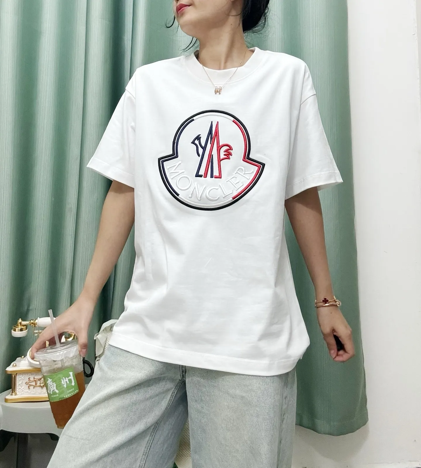 White ， Same Style